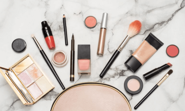 11.Makeup Products and Brush Sets